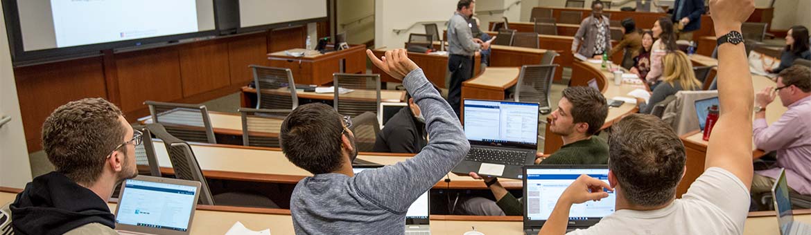 Sinh viên kinh doanh tại khuôn viên đại học Mỹ