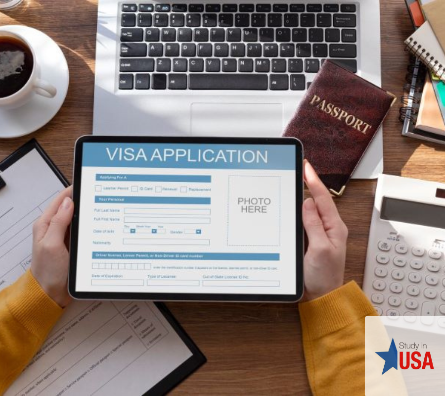 Sinh viên Việt Nam chuẩn bị hồ sơ gia hạn visa du học Mỹ