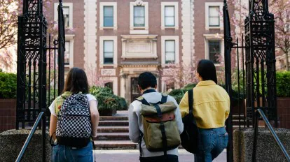 Sinh viên quốc tế tại khuôn viên đại học Mỹ