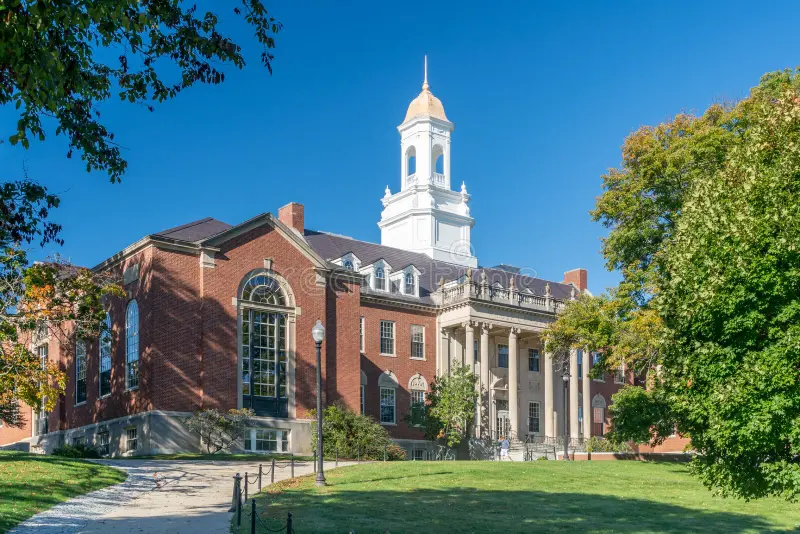 Tòa nhà Wilbur Cross – biểu tượng lịch sử của University of Connecticut 